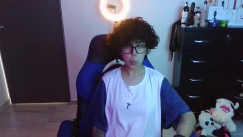 Snapshot of thomascooper_cams chatting on 10-13-25, 07:25 VALERIA online show from 10-13-25, 07:25