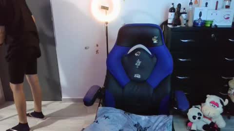 Snapshot of thomascooper_cams chatting on 10-15-25, 09:59 VALERIA online show from 10-15-25, 09:59