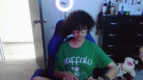 Snapshot of thomascooper_cams chatting on 10-17-25, 07:16 VALERIA online show from 10-17-25, 07:16