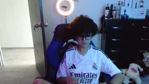 Snapshot of thomascooper_cams chatting on 10-22-25, 05:56 VALERIA online show from 10-22-25, 05:56