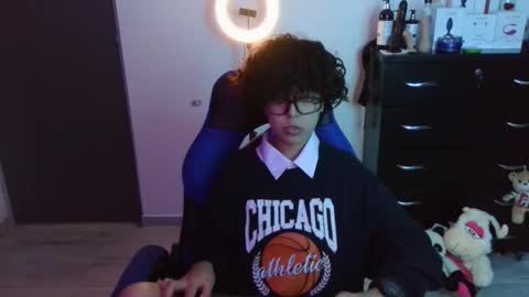 Snapshot of thomascooper_cams chatting on 10-24-25, 08:05 VALERIA online show from 10-24-25, 08:05