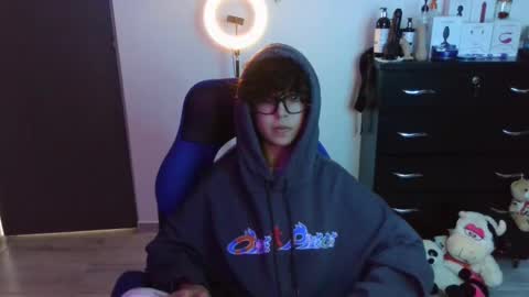 Snapshot of thomascooper_cams chatting on 10-27-25, 07:18 VALERIA online show from 10-27-25, 07:18