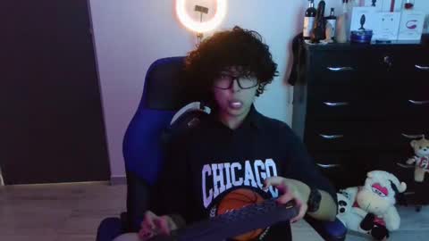 Snapshot of thomascooper_cams chatting on 10-28-25, 06:54 VALERIA online show from 10-28-25, 06:54