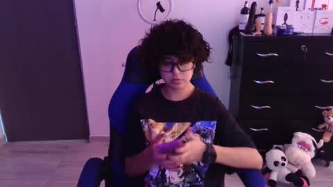 Snapshot of thomascooper_cams chatting on 11-03-25, 07:04 VALERIA online show from 11-03-25, 07:04