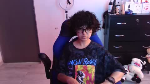 Snapshot of thomascooper_cams chatting on 11-04-25, 07:02 VALERIA online show from 11-04-25, 07:02