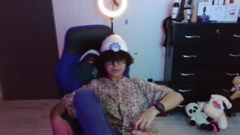 Snapshot of thomascooper_cams chatting on 11-08-25, 06:40 VALERIA online show from 11-08-25, 06:40