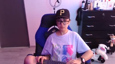 Snapshot of thomascooper_cams chatting on 11-11-25, 07:25 VALERIA online show from 11-11-25, 07:25