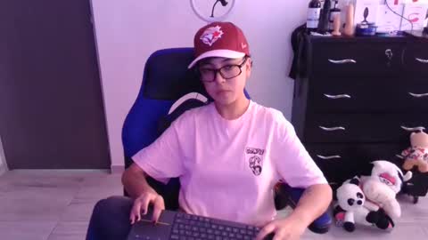 Snapshot of thomascooper_cams chatting on 11-15-25, 06:26 VALERIA online show from 11-15-25, 06:26