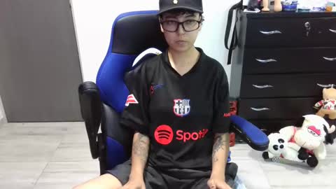 Snapshot of thomascooper_cams chatting on 11-24-25, 01:05 VALERIA online show from 11-24-25, 01:05