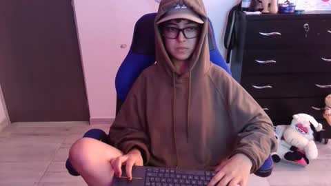 Snapshot of thomascooper_cams chatting on 11-28-25, 06:54 VALERIA online show from 11-28-25, 06:54