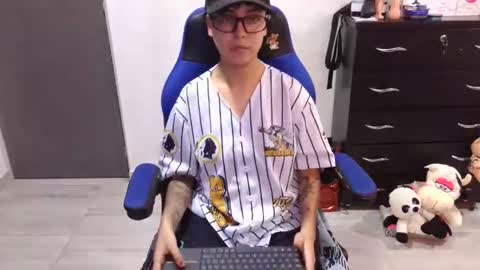 Snapshot of thomascooper_cams chatting on 11-30-25, 07:40 VALERIA online show from 11-30-25, 07:40