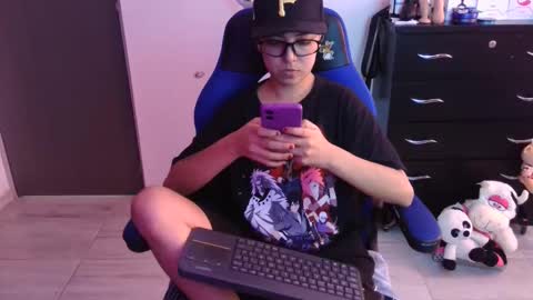 Snapshot of thomascooper_cams chatting on 12-01-25, 06:57 VALERIA online show from 12-01-25, 06:57