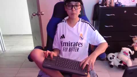 Snapshot of thomascooper_cams chatting on 12-05-25, 05:31 VALERIA online show from 12-05-25, 05:31