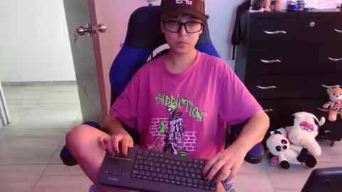 Snapshot of thomascooper_cams chatting on 12-15-25, 06:34 VALERIA online show from 12-15-25, 06:34