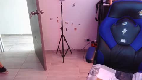 Snapshot of thomascooper_cams chatting on 12-16-25, 06:02 VALERIA online show from 12-16-25, 06:02
