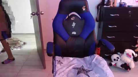 Snapshot of thomascooper_cams chatting on 12-17-25, 07:09 VALERIA online show from 12-17-25, 07:09