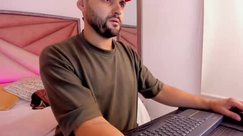 Snapshot of thomasdavila chatting on 10-22-25, 02:12 thomasdavila online show from 10-22-25, 02:12