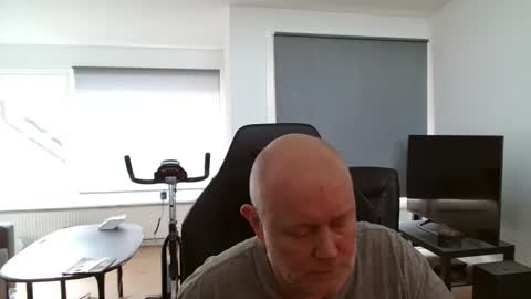 thomash32 online show from 09-18-25, 03:25