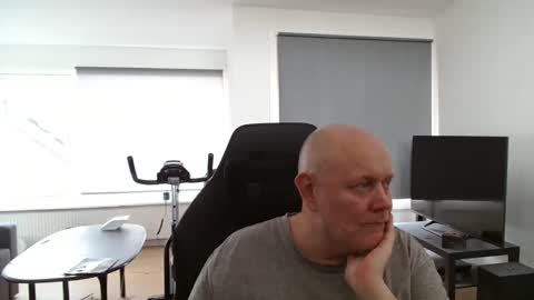 thomash32 online show from 09-21-25, 11:56