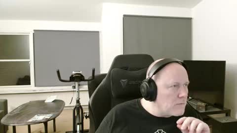 thomash32 online show from 09-22-25, 08:00