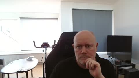 thomash32 online show from 09-26-25, 12:53