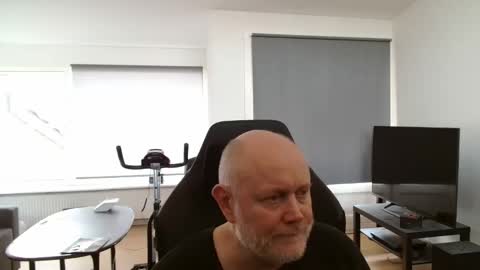 thomash32 online show from 10-01-25, 10:54