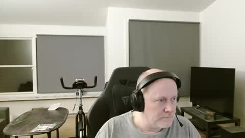 thomash32 online show from 10-10-25, 08:41