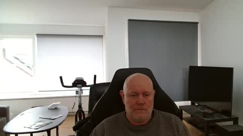 thomash32 online show from 10-15-25, 02:50