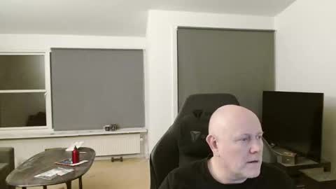 thomash32 online show from 10-30-25, 07:36