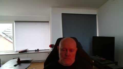 thomash32 online show from 12-01-25, 01:49