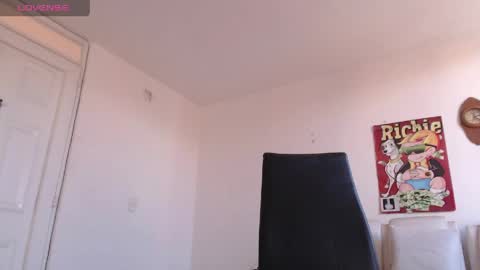 Snapshot of thomasjons chatting on 04-25-26, 07:22 thomasjons online show from 04-25-26, 07:22