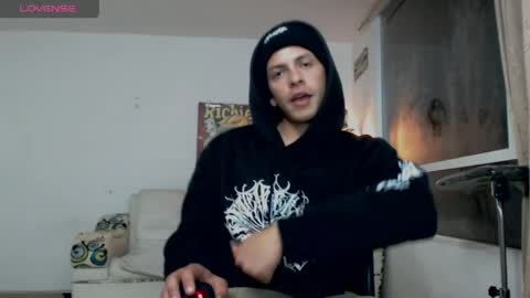 Snapshot of thomasjons chatting on 05-04-26, 03:13 thomasjons online show from 05-04-26, 03:13
