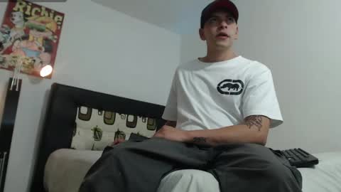 Snapshot of thomasjons chatting on 05-31-26, 04:53 thomasjons online show from 05-31-26, 04:53