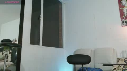 Snapshot of thomasjons chatting on 06-08-26, 01:39 thomasjons online show from 06-08-26, 01:39