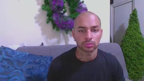 Snapshot of thomassmith2023 chatting on 02-12-25, 07:13 thomas smith online show from 02-12-25, 07:13