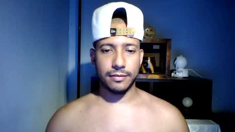 Snapshot of thommerxxx chatting on 06-11-26, 04:21 Thom online show from 06-11-26, 04:21