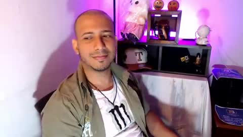 Snapshot of thommerxxx chatting on 06-17-26, 10:21 Thom online show from 06-17-26, 10:21