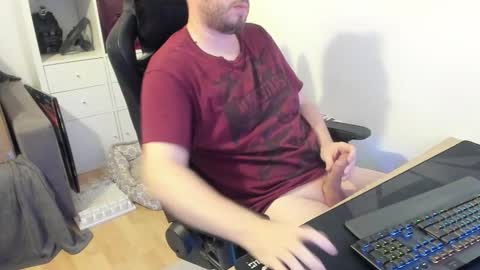 Snapshot of thommy2008 chatting on 10-12-25, 06:51 thommy2008 online show from 10-12-25, 06:51