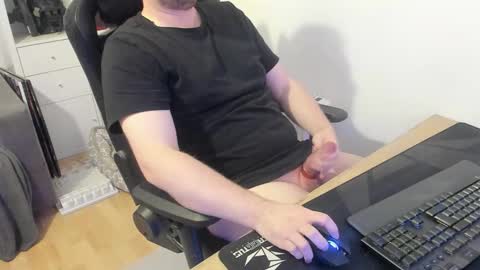 Snapshot of thommy2008 chatting on 02-25-26, 02:27 thommy2008 online show from 02-25-26, 02:27