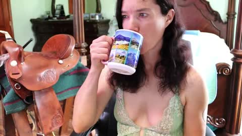 ThornburyRose online show from 05-01-26, 04:33