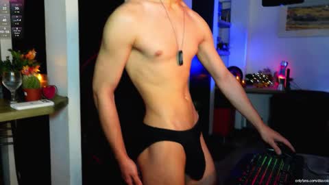   L e a n d e r   25OFF ON MY OF online show from 03-14-26, 05:18