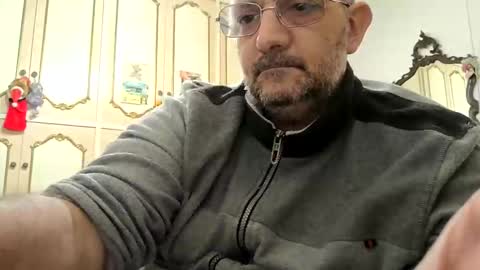 Snapshot of thunderflash73 chatting on 10-30-25, 01:45 Little Wolf online show from 10-30-25, 01:45