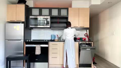 Snapshot of tia_fox chatting on 10-29-25, 08:43 tia_fox online show from 10-29-25, 08:43