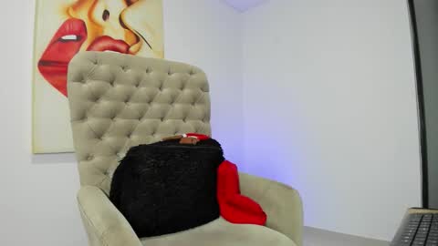 Snapshot of tiago_hannah chatting on 12-04-25, 09:29 carolina online show from 12-04-25, 09:29