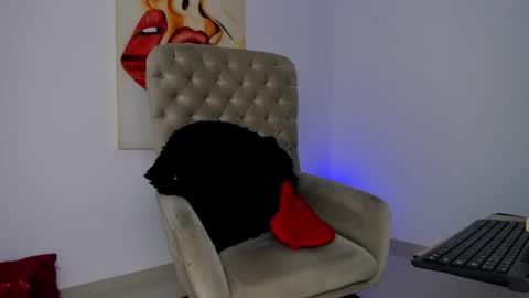 Snapshot of tiago_hannah chatting on 12-14-25, 12:05 carolina online show from 12-14-25, 12:05