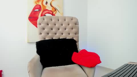 Snapshot of tiago_hannah chatting on 12-14-25, 12:10 carolina online show from 12-14-25, 12:10