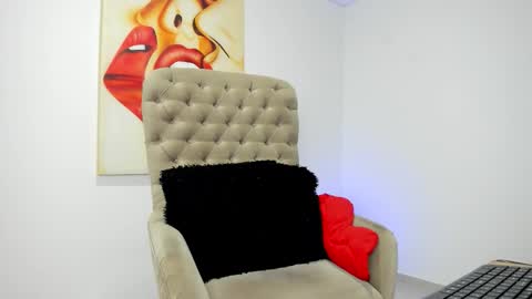 Snapshot of tiago_hannah chatting on 12-19-25, 09:27 carolina online show from 12-19-25, 09:27