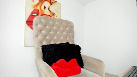 Snapshot of tiago_hannah chatting on 12-20-25, 09:49 carolina online show from 12-20-25, 09:49