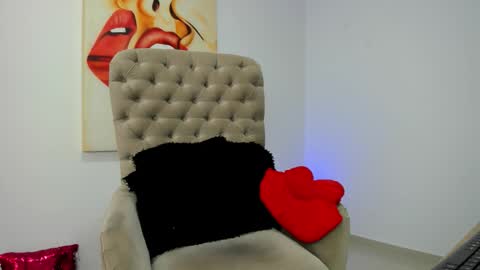 Snapshot of tiago_hannah chatting on 01-09-26, 10:00 carolina online show from 01-09-26, 10:00