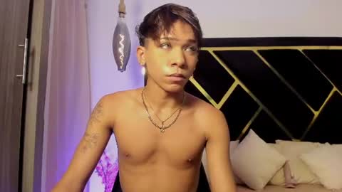 Snapshot of tiago_noir chatting on 07-22-26, 03:53 Tiago online show from 07-22-26, 03:53